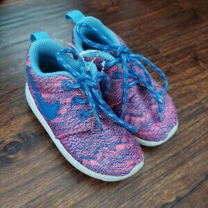 Nike toddler girls size 5 dhoes